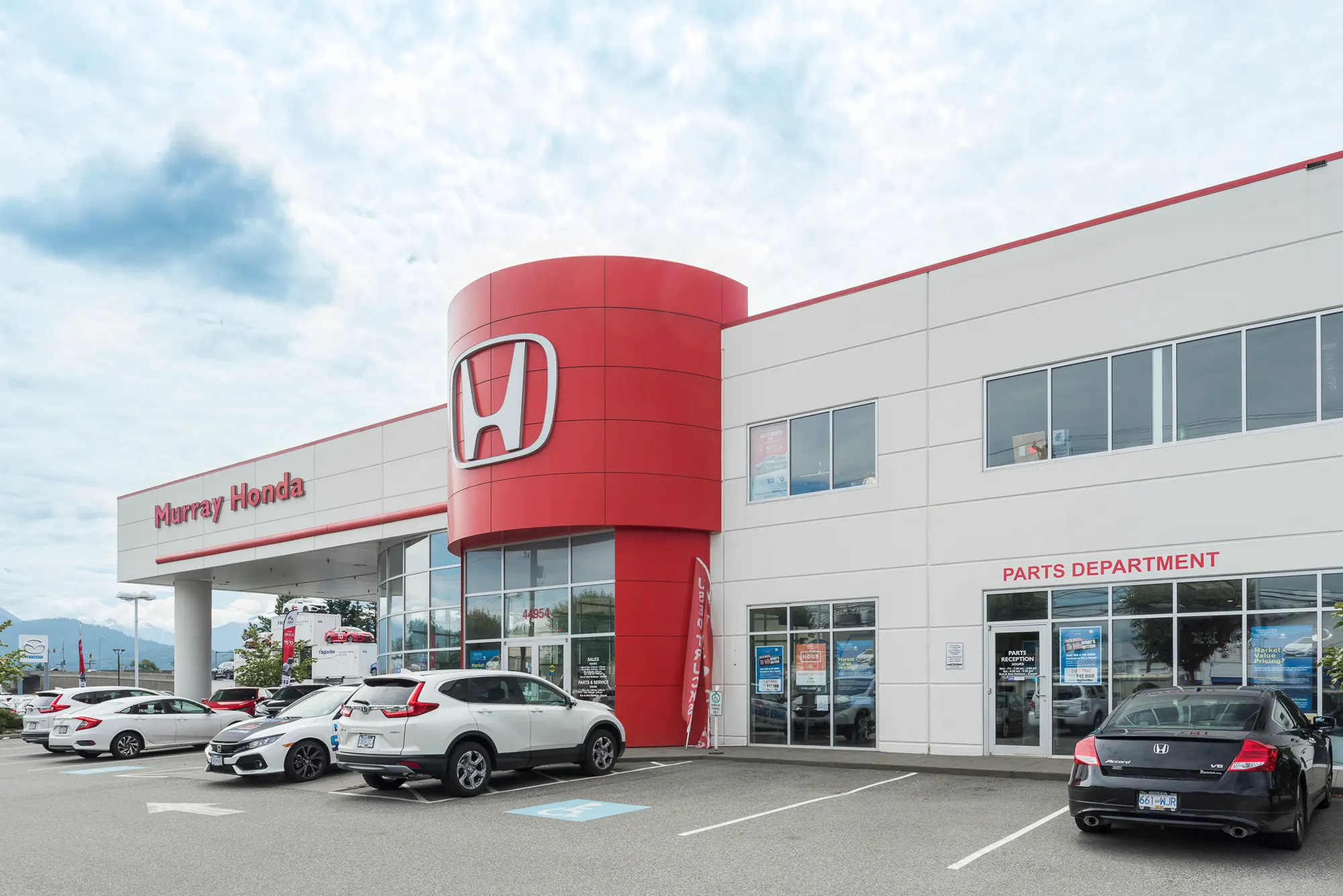 Main entrance with the Murray Honda canopy, red Honda brand tower, and Parts Department signage