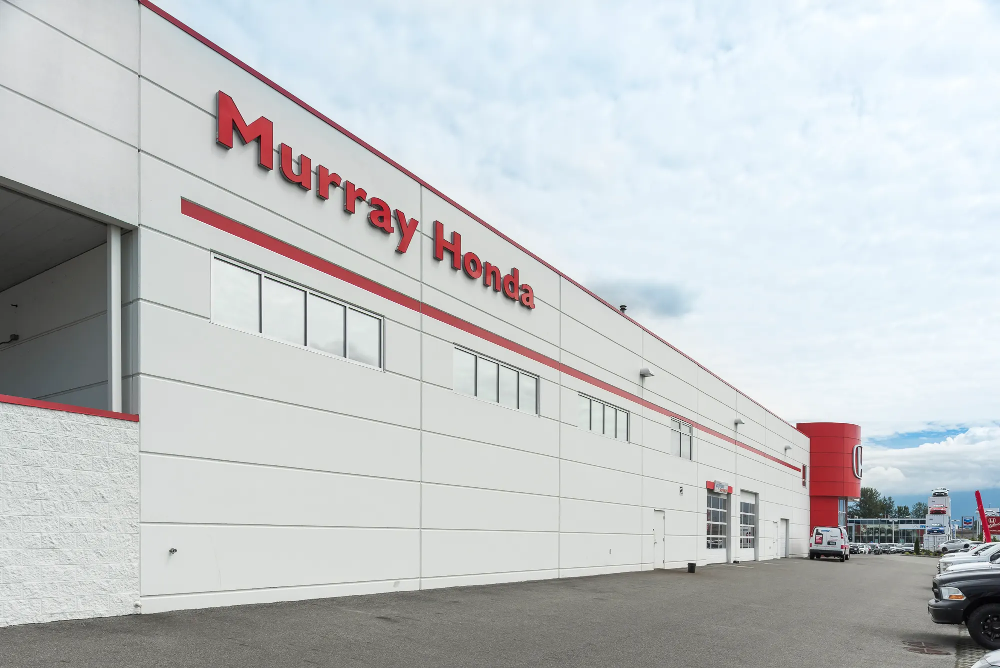 Murray Honda dealership exterior with bright white walls, a red accent band, and the Murray Honda sign