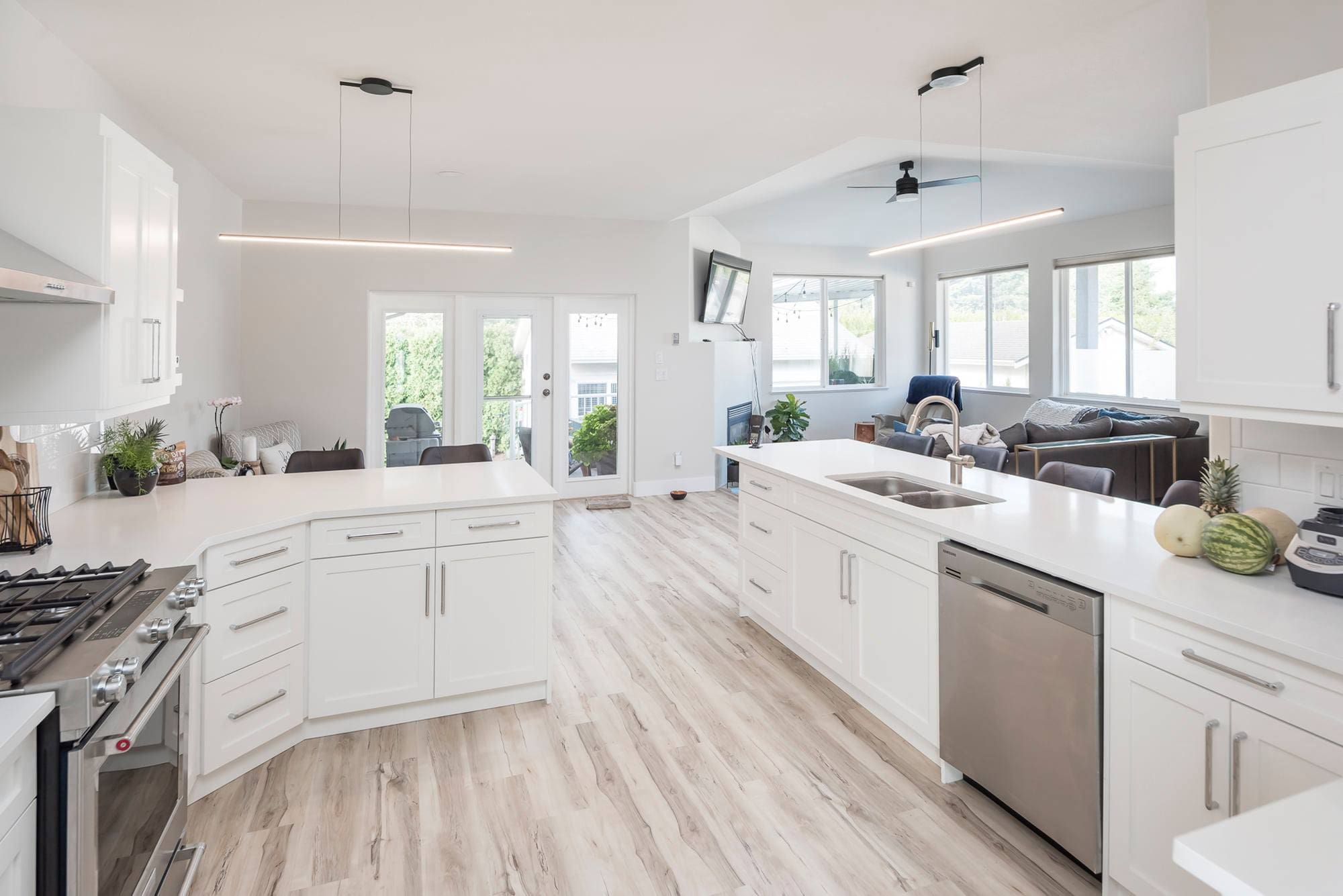 Modern kitchen finishes Chilliwack contractor