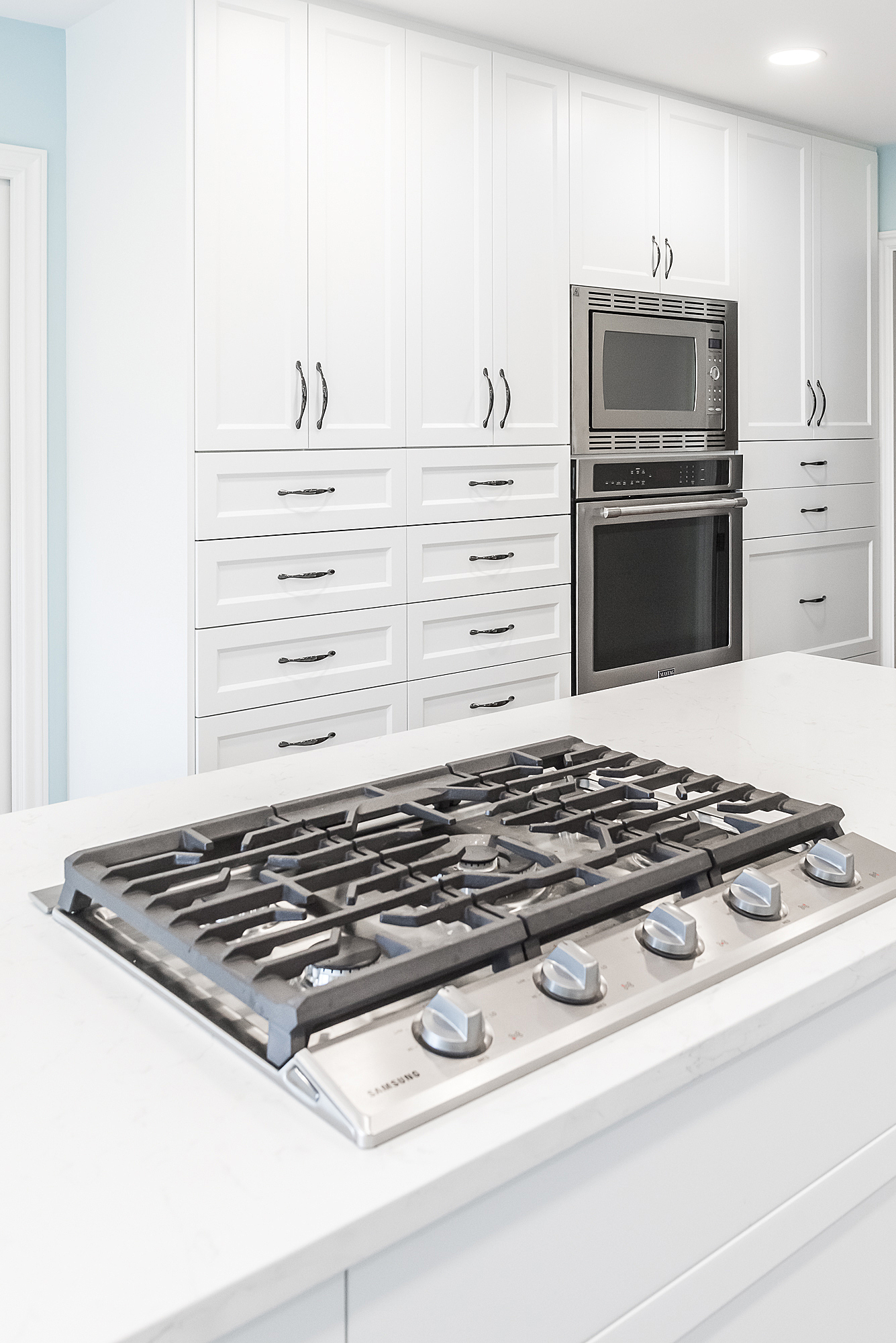 White kitchen with gas cooktop