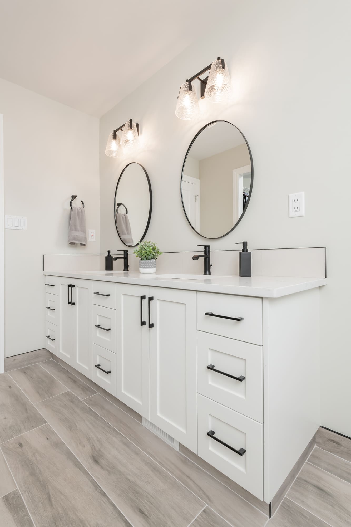 Black hardware dual vanity Chilliwack