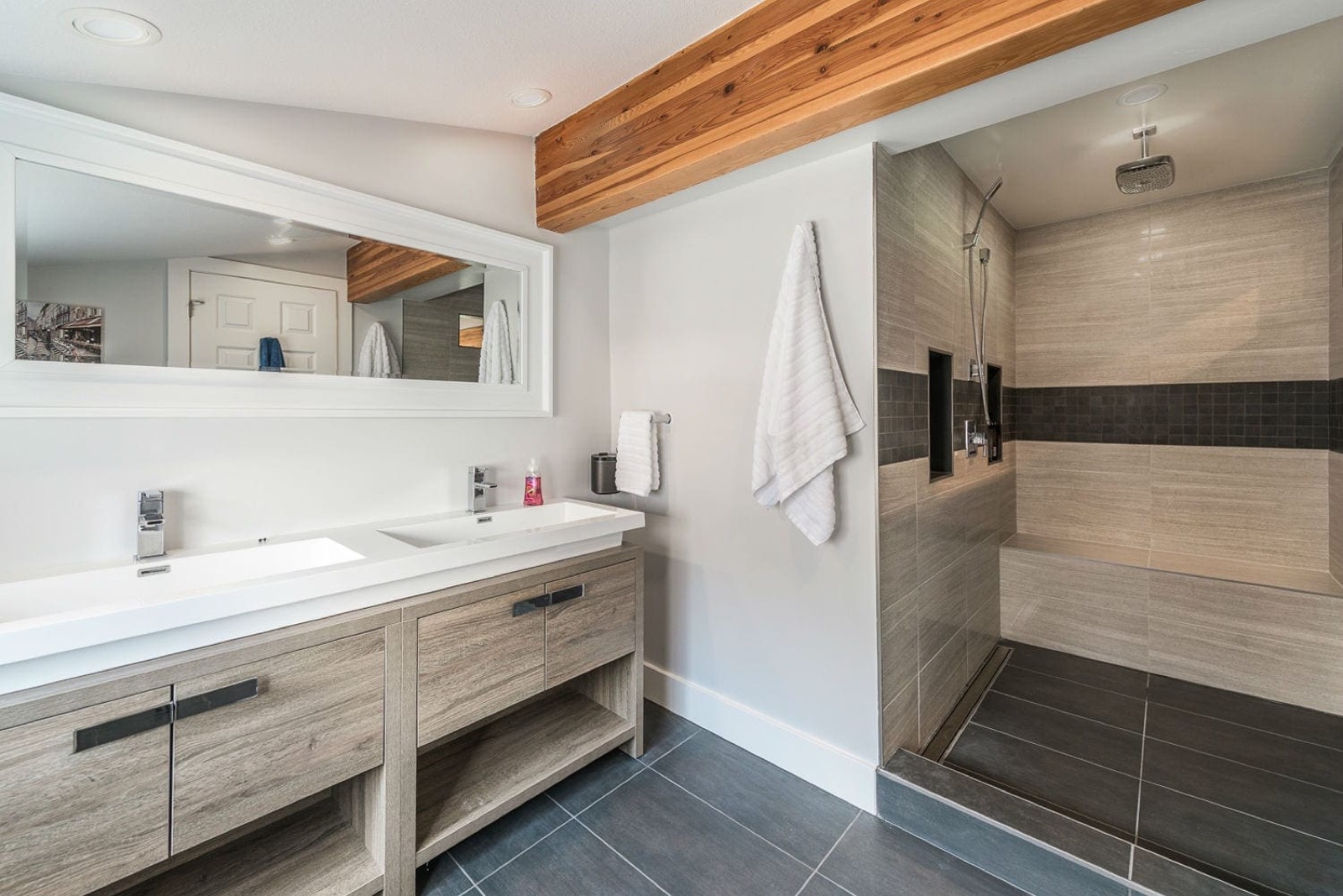 Pet-friendly home renovation with outdoor living space and durable finishes in a Cultus Lake property near Chilliwack